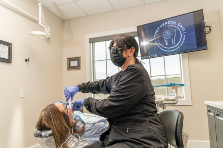 Get Natural-Looking Porcelain Dental Veneers & Implants in South Carolina