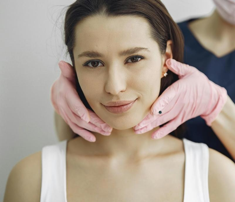 Top 7 Advanced Treatments Offered by the Best Skin Clinic in Kochi