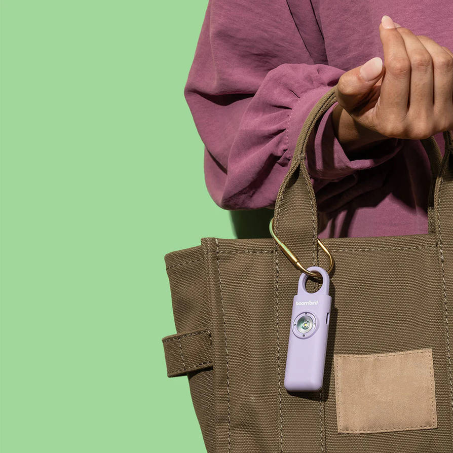 What’s Inside Your Bag? 7 Essentials Every Woman Should Carry