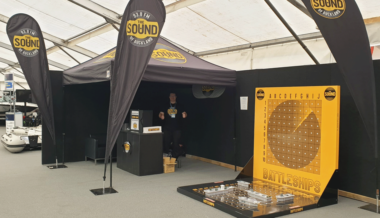 Teardrop feather flags North shore