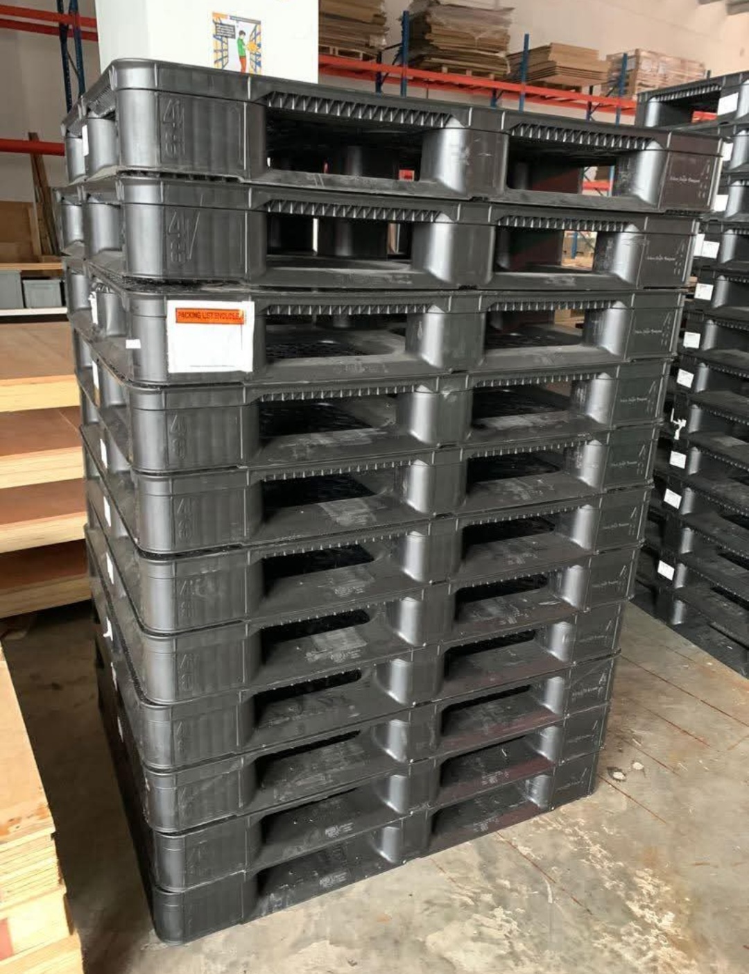 0507330 Plastic pallets